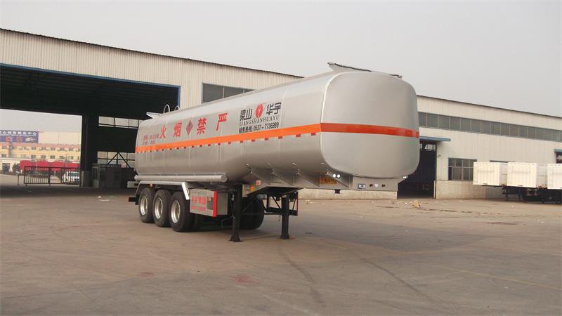 LHY9408GRY易燃液体运输半挂车(图2)