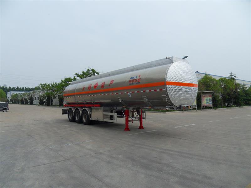 LHY9407GYY铝合金运油半挂车(图2)